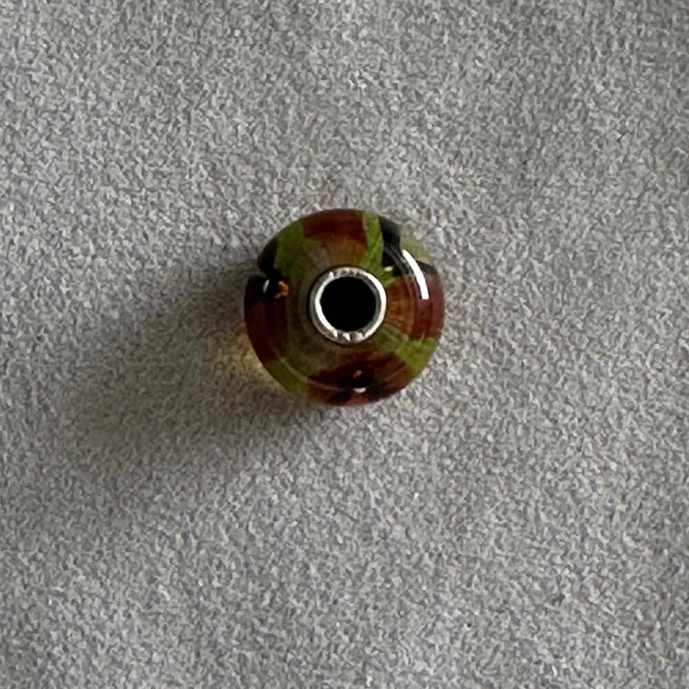 Trollbeads Translucent Flower Glass Bead - Picture 2 of 4